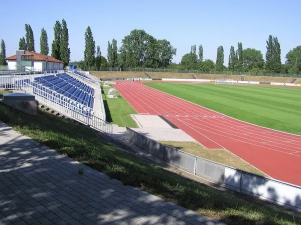Friedrich-Moebus-Stadion Estadio